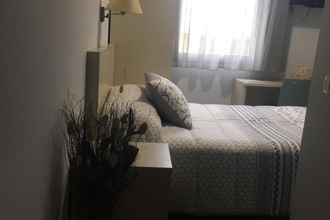 Hotel Hm Alfaro Bagian luar foto