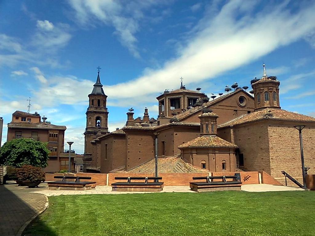 Hotel Hm Alfaro Bagian luar foto